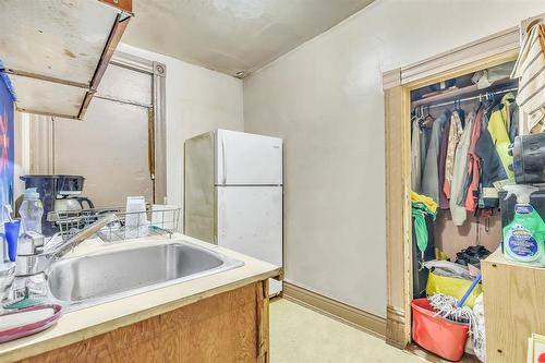 590 Spence Street, Winnipeg, MB - Indoor