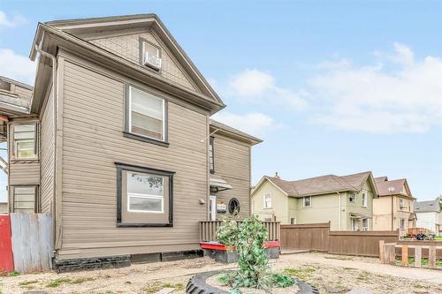 590 Spence Street, Winnipeg, MB - Outdoor With Exterior