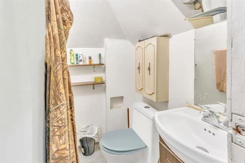 590 Spence Street, Winnipeg, MB - Indoor Photo Showing Bathroom