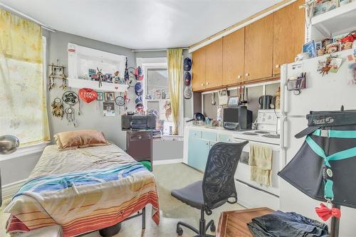 590 Spence Street, Winnipeg, MB - Indoor Photo Showing Bedroom