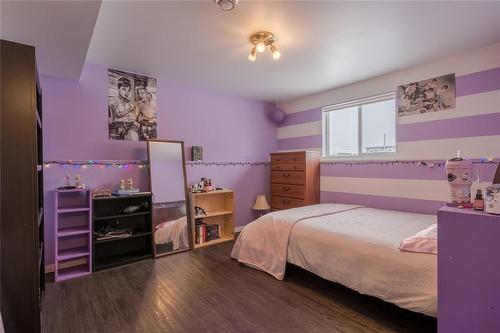 37 Morley Avenue, Mitchell, MB - Indoor Photo Showing Bedroom