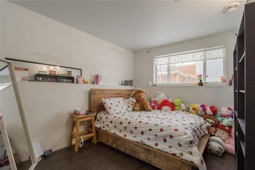 37 Morley Avenue, Mitchell, MB - Indoor Photo Showing Bedroom
