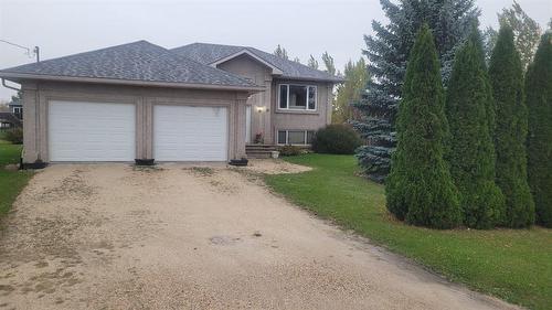 37 Morley Avenue, Mitchell, MB - Outdoor