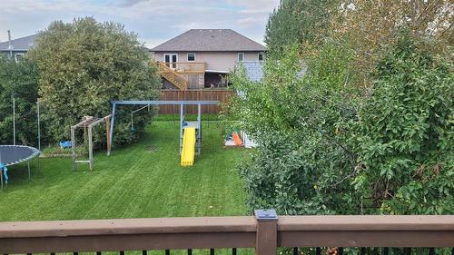 37 Morley Avenue, Mitchell, MB - Outdoor