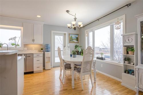 37 Morley Avenue, Mitchell, MB - Indoor Photo Showing Dining Room