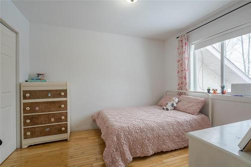 37 Morley Avenue, Mitchell, MB - Indoor Photo Showing Bedroom