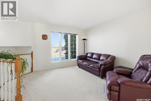 306 Budz Crescent, Saskatoon, SK - Indoor Photo Showing Living Room