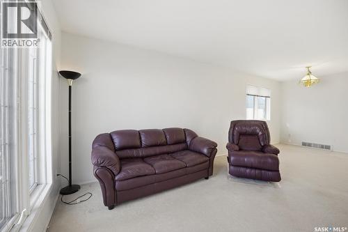 306 Budz Crescent, Saskatoon, SK - Indoor Photo Showing Living Room