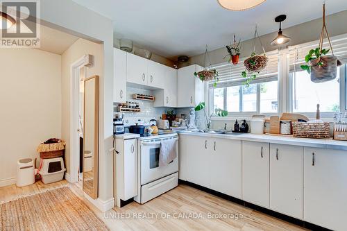 1264 Limberlost Road, London North, ON - Indoor Photo Showing Kitchen