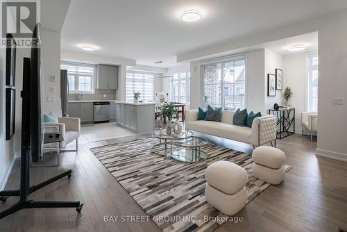 2 William Shearn Crescent, Markham, ON - Indoor Photo Showing Living Room