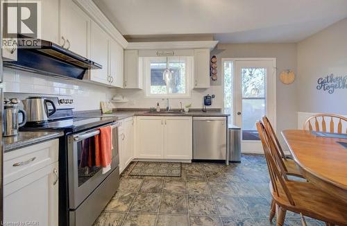 34 Willow Green Court, Kitchener, ON - Indoor Photo Showing Kitchen