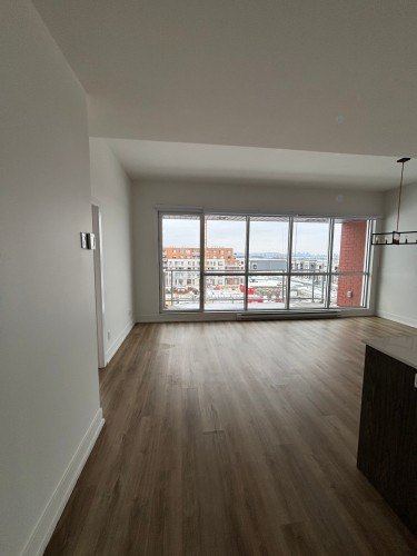 Salon - 502-50 Rue D'Ambre, Candiac, QC - Indoor