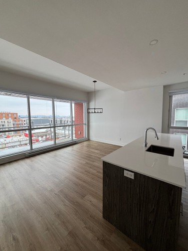 Salon - 502-50 Rue D'Ambre, Candiac, QC - Indoor