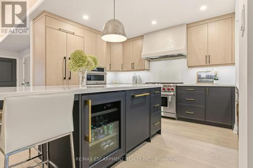 759 Shadeland Avenue, Burlington, ON - Indoor Photo Showing Kitchen With Upgraded Kitchen