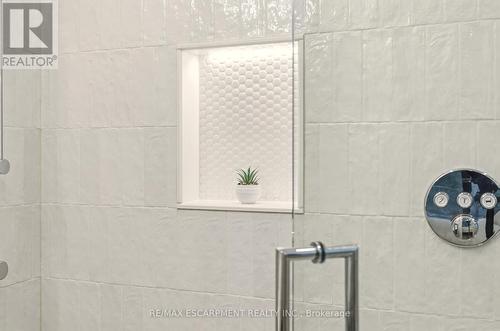 759 Shadeland Avenue, Burlington, ON - Indoor Photo Showing Bathroom