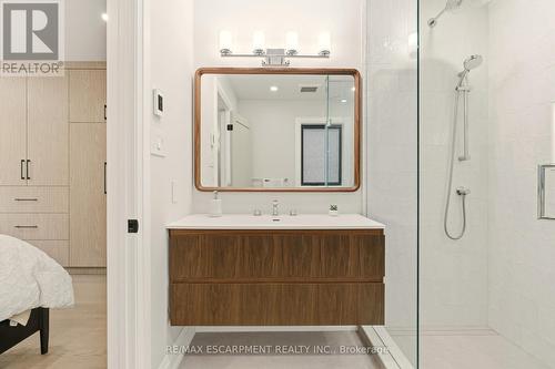 759 Shadeland Avenue, Burlington, ON - Indoor Photo Showing Bathroom