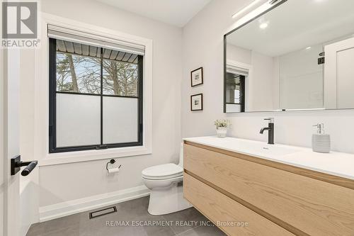 759 Shadeland Avenue, Burlington, ON - Indoor Photo Showing Bathroom