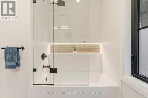 759 Shadeland Avenue, Burlington, ON -  Photo Showing Bathroom