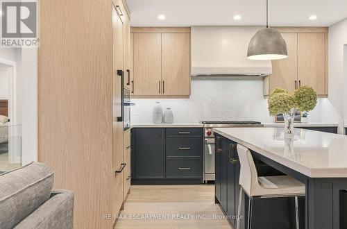759 Shadeland Avenue, Burlington, ON - Indoor Photo Showing Kitchen With Upgraded Kitchen