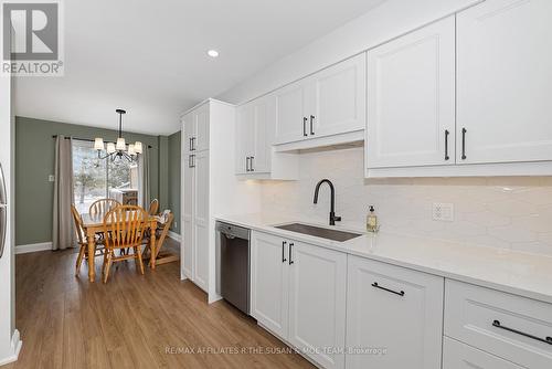 59 Birchbank Crescent, Ottawa, ON - Indoor Photo Showing Kitchen