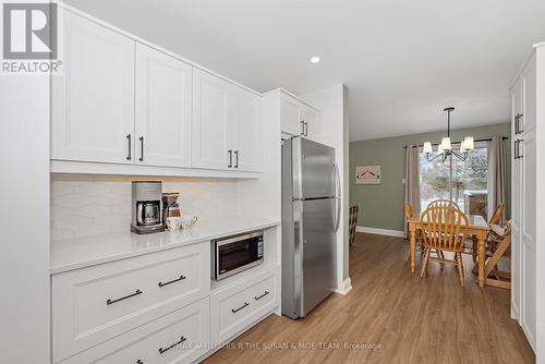 59 Birchbank Crescent, Ottawa, ON - Indoor Photo Showing Kitchen