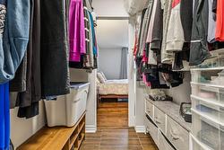 Walk-in closet - 
