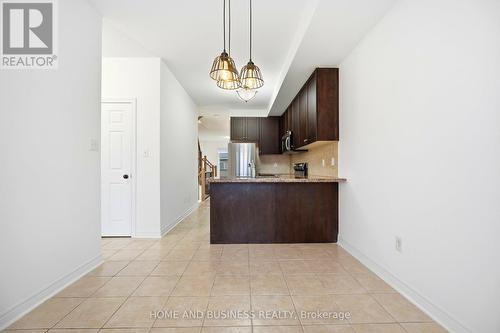 29 - 2410 Woodstock Trail, Oakville, ON - Indoor Photo Showing Kitchen