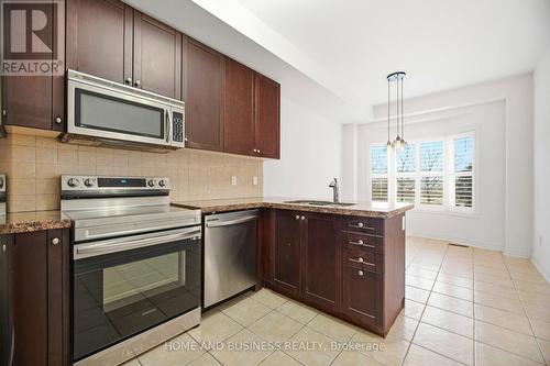 29 - 2410 Woodstock Trail, Oakville, ON - Indoor Photo Showing Kitchen