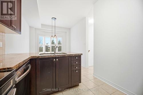 29 - 2410 Woodstock Trail, Oakville, ON - Indoor Photo Showing Kitchen
