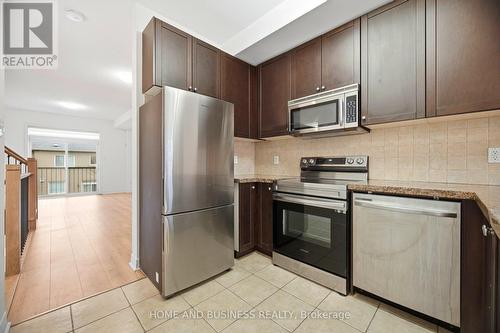 29 - 2410 Woodstock Trail, Oakville, ON - Indoor Photo Showing Kitchen