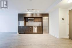 909 - 10 YORK STREET  Toronto, ON M5J 2Z2