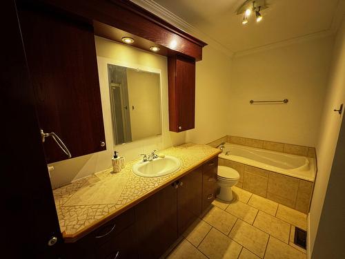 Bathroom - 7844 Rue Lemelin, Brossard, QC - Indoor Photo Showing Bathroom