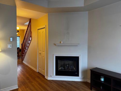 Living room - 7844 Rue Lemelin, Brossard, QC - Indoor Photo Showing Living Room With Fireplace