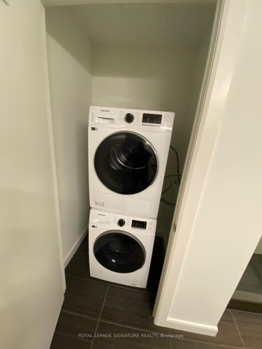 806-741 King Street W, Kitchener, ON - Indoor Photo Showing Laundry Room