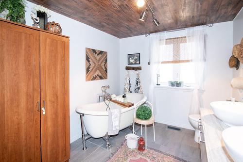 Bathroom - 626 Boul. Hébert, Saint-Pascal, QC - Indoor Photo Showing Bathroom