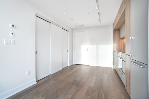 Salon - 2611-1288 Rue St-Antoine O., Montréal (Ville-Marie), QC - Indoor