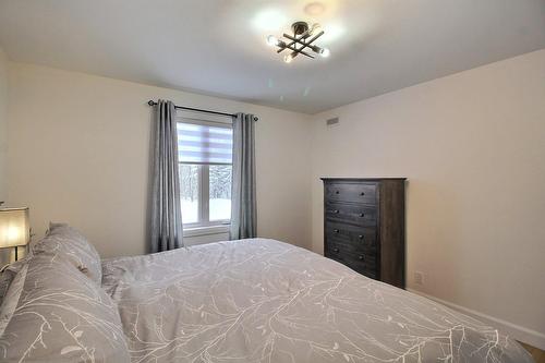 Chambre à coucher principale - 14 Ch. Simon-Robitaille, La Corne, QC - Indoor Photo Showing Bedroom