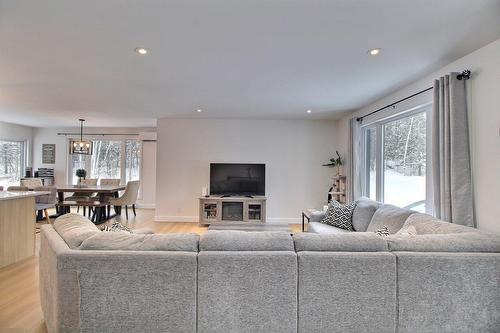 Vue d'ensemble - 14 Ch. Simon-Robitaille, La Corne, QC - Indoor Photo Showing Living Room
