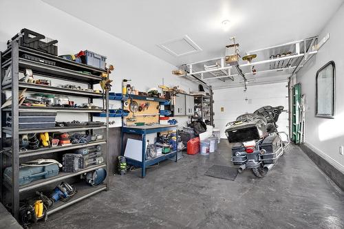 Garage - 4 Rue De Lisieux, Blainville, QC - Indoor Photo Showing Garage