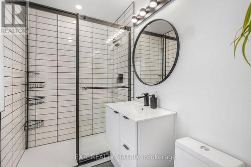 224 Wilshire Avenue, Ottawa, ON - Indoor Photo Showing Bathroom