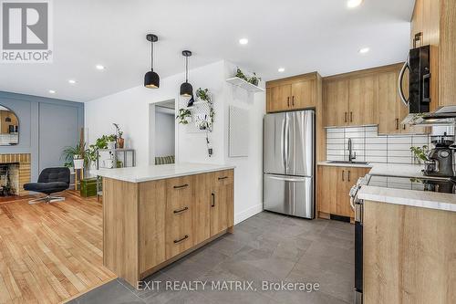 224 Wilshire Avenue, Ottawa, ON - Indoor Photo Showing Kitchen With Upgraded Kitchen