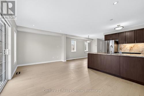 157 South Creek Drive, Kitchener, ON - Indoor Photo Showing Kitchen