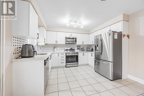 7 Batt Crescent S, Ajax, ON - Indoor Photo Showing Kitchen With Upgraded Kitchen