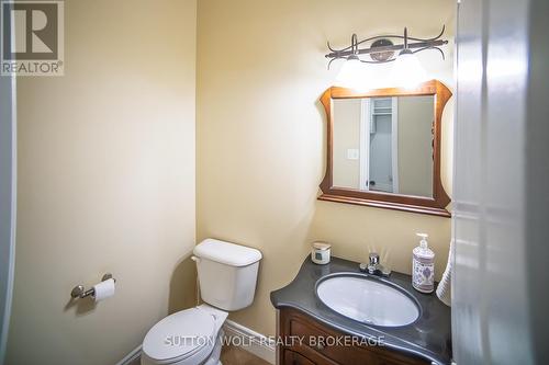 7 - 384 Head Street N, Strathroy-Caradoc (Ne), ON - Indoor Photo Showing Bathroom