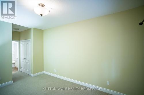 7 - 384 Head Street N, Strathroy-Caradoc (Ne), ON - Indoor Photo Showing Other Room