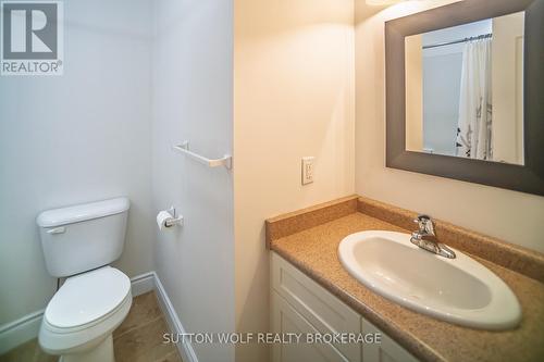 7 - 384 Head Street N, Strathroy-Caradoc (Ne), ON - Indoor Photo Showing Bathroom