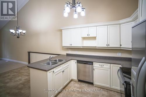 7 - 384 Head Street N, Strathroy-Caradoc (Ne), ON - Indoor Photo Showing Kitchen With Double Sink
