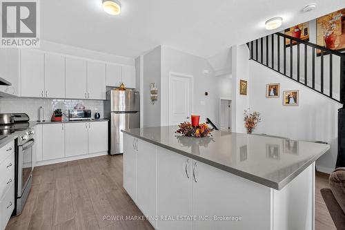 715 Hydrus Private, Ottawa, ON - Indoor Photo Showing Kitchen With Upgraded Kitchen
