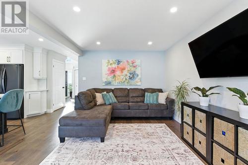 2 Caledonia Avenue, Haldimand, ON - Indoor Photo Showing Living Room