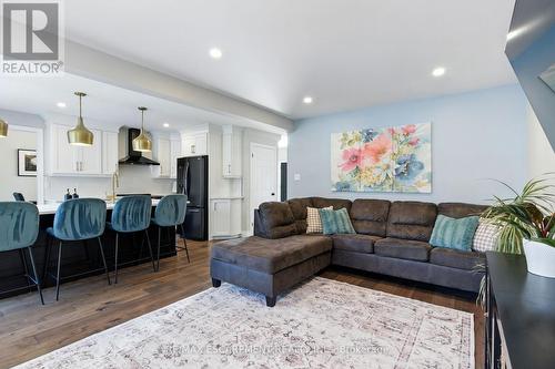 2 Caledonia Avenue, Haldimand, ON - Indoor Photo Showing Living Room